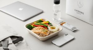 Dieta wysokobiałkowa – jak działa w cateringu?